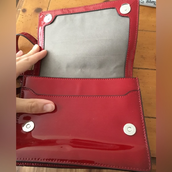 Vince Camuto Glossy Red Leather Cross Body Bag Mint - Picture 4 of 8